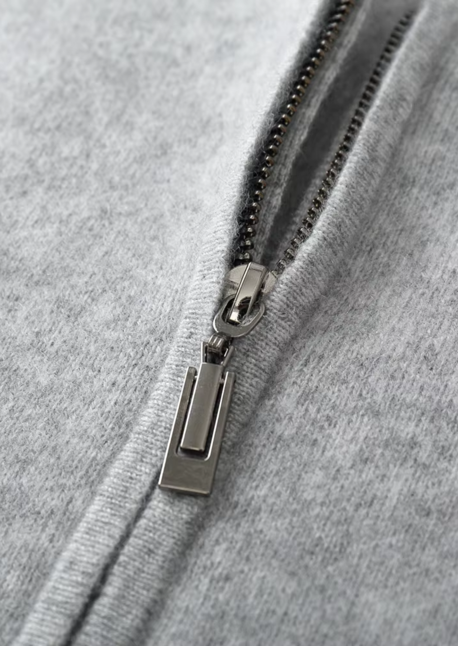 PURE EXTRA-FINE MERINO WOOL V-NECK CARDIGAN CLOUDWOOL®