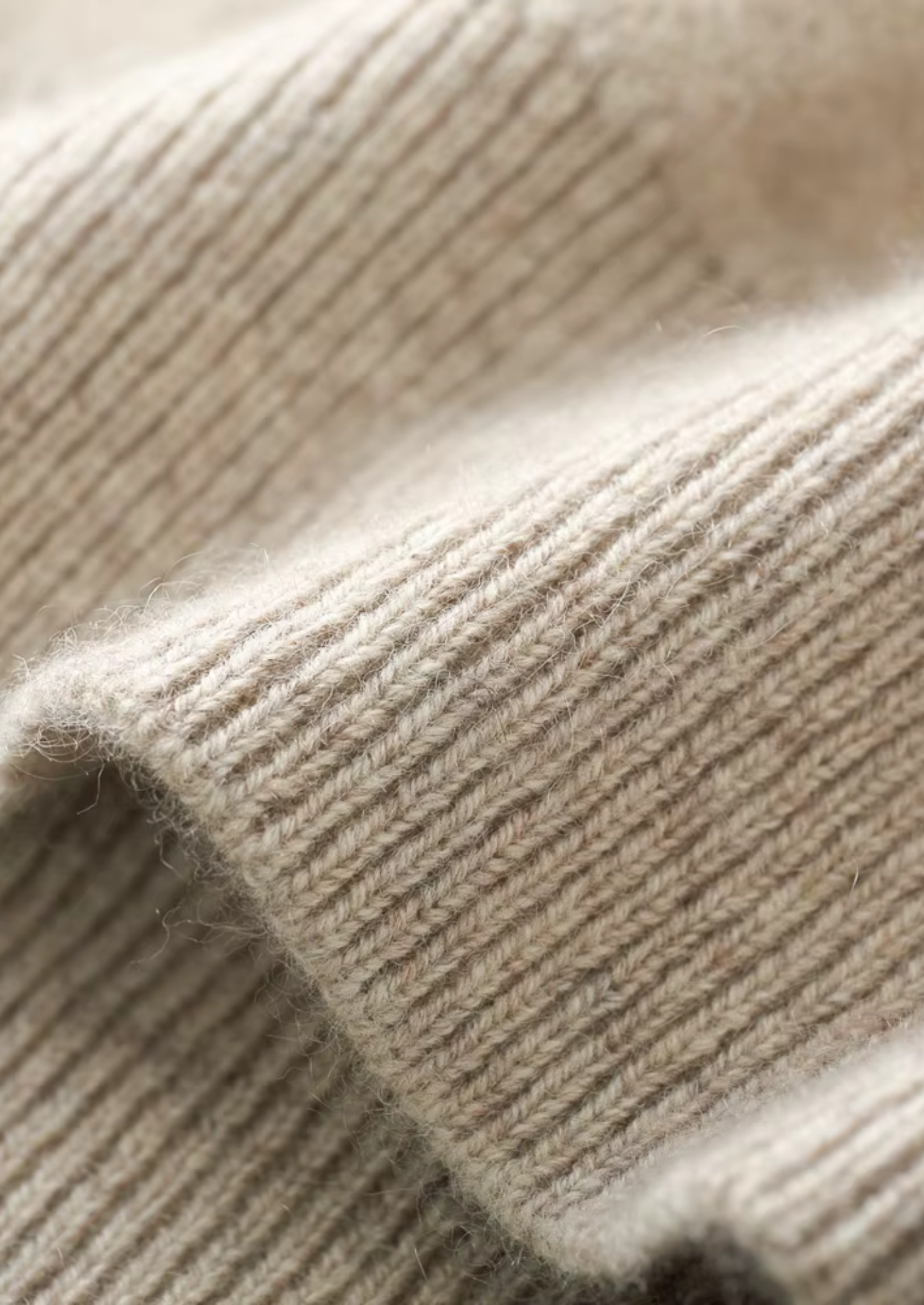 PURE EXTRA-FINE MERINO WOOL V-NECK CARDIGAN CLOUDWOOL®