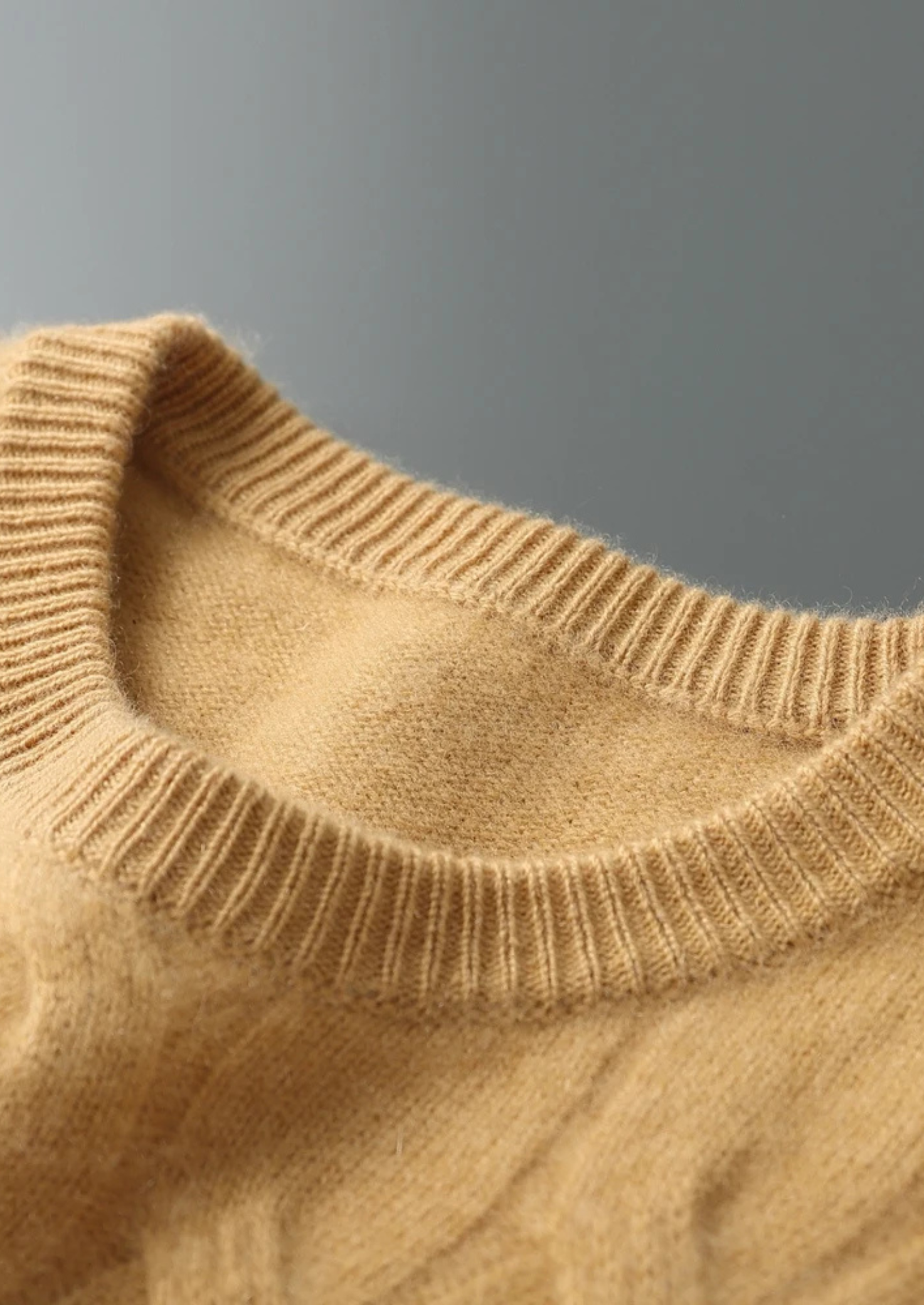 PREMIUM CASHMERE CABLE CREWNECK EXCLUSIVE RELEASE