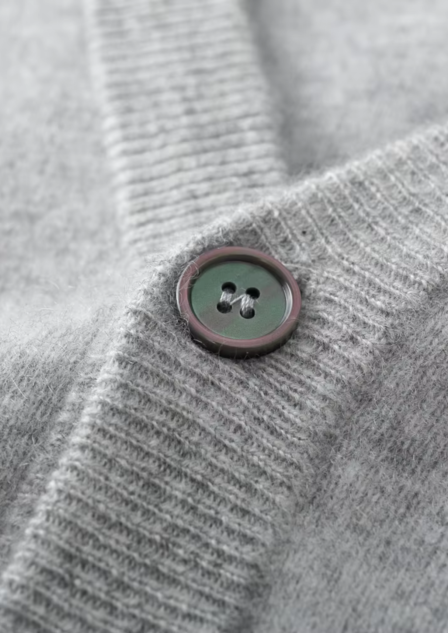 PURE EXTRA-FINE MERINO WOOL ESSENTIAL CARDIGAN CLOUDWOOL®