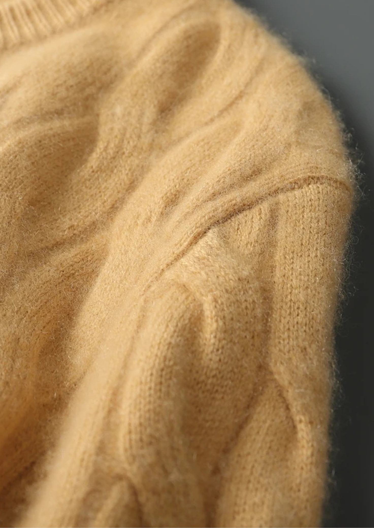 PREMIUM CASHMERE CABLE CREWNECK EXCLUSIVE RELEASE