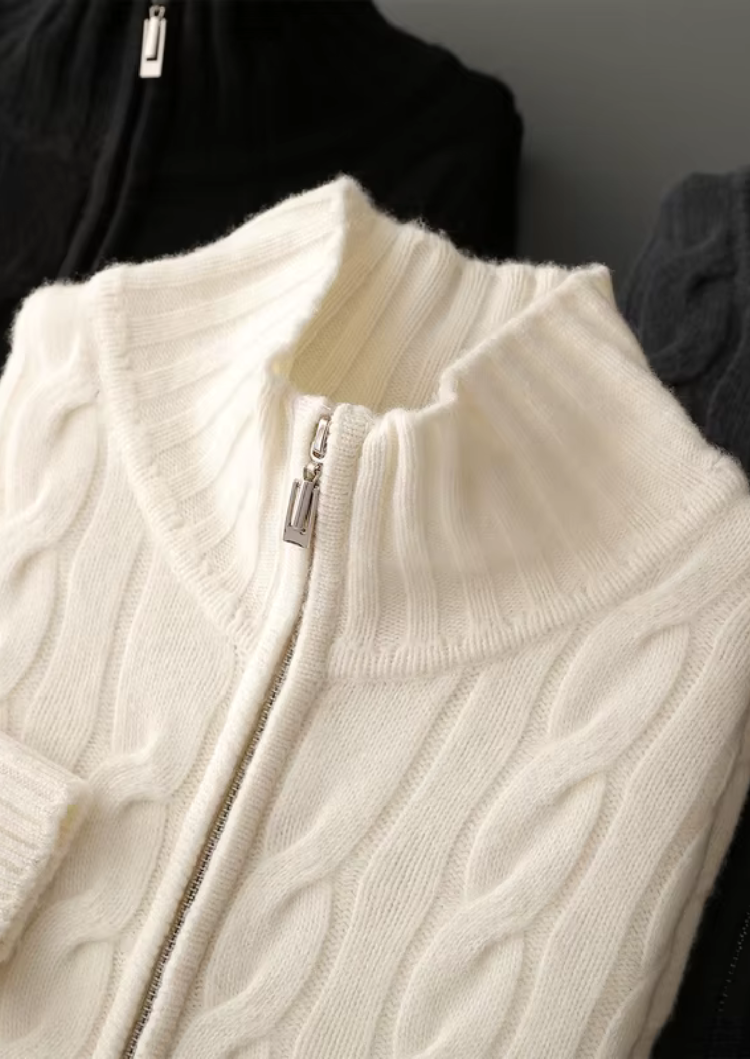 PURE EXTRA-FINE MERINO WOOL DUAL-ZIP CABLE CARDIGAN CLOUDWOOL®