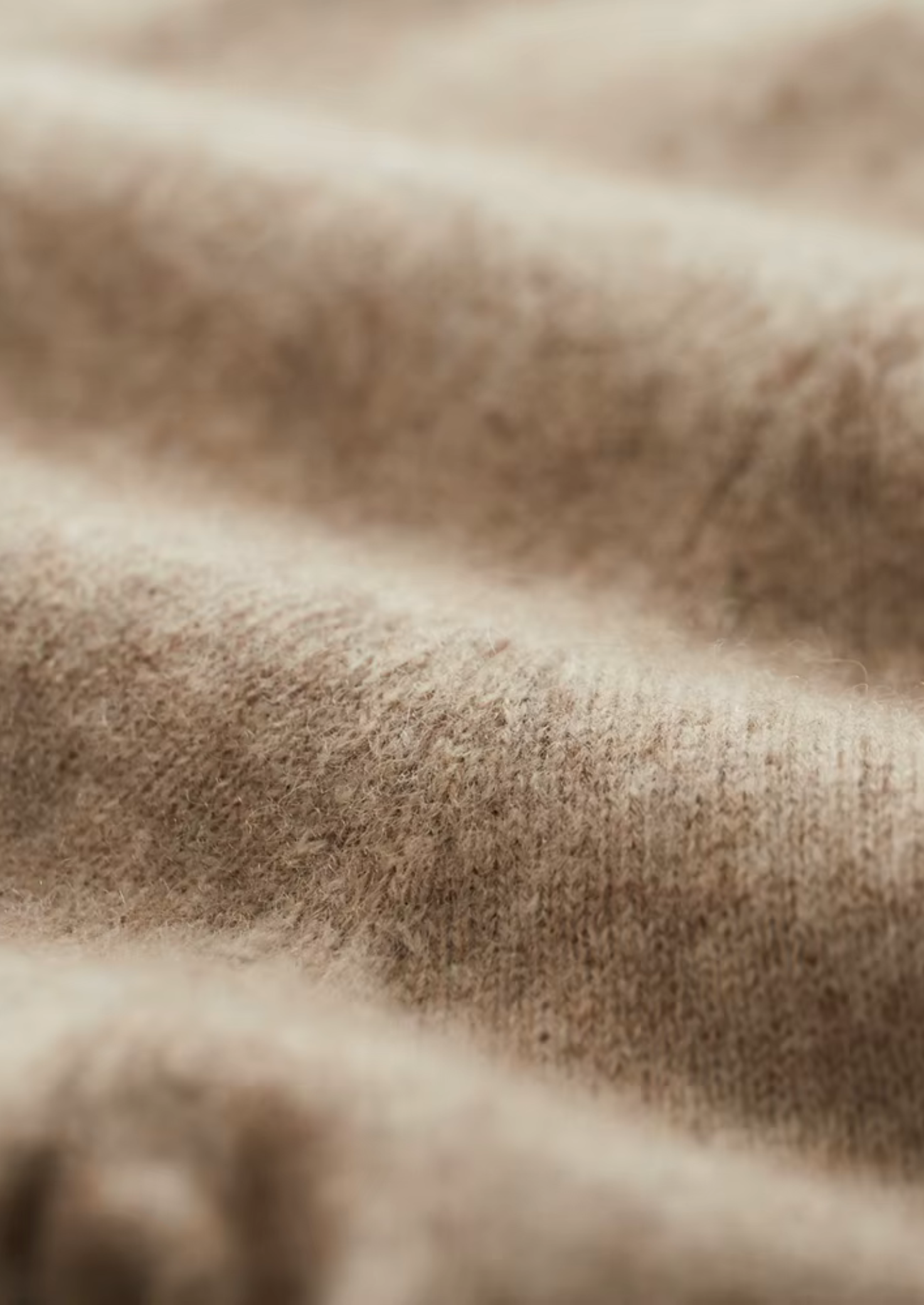 PURE EXTRA-FINE MERINO WOOL CLASSIC V-NECK SWEATER CLOUDWOOL®