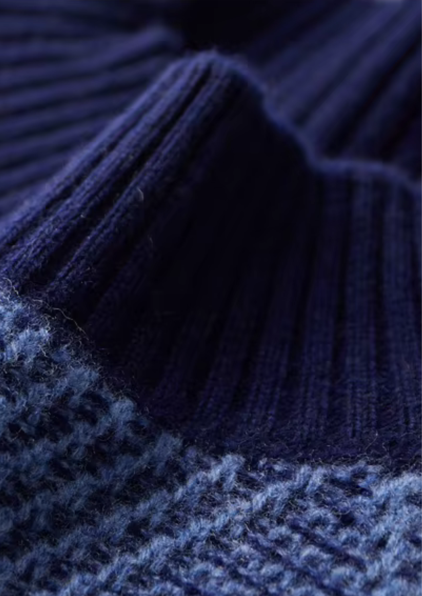 PURE EXTRA-FINE MERINO WOOL TWO TONE PATTERNED MOCKNECK CLOUDWOOL®