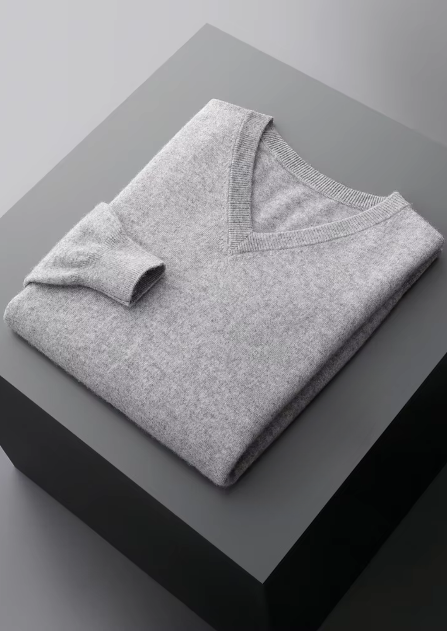 PURE EXTRA-FINE MERINO WOOL CLASSIC V-NECK SWEATER CLOUDWOOL®