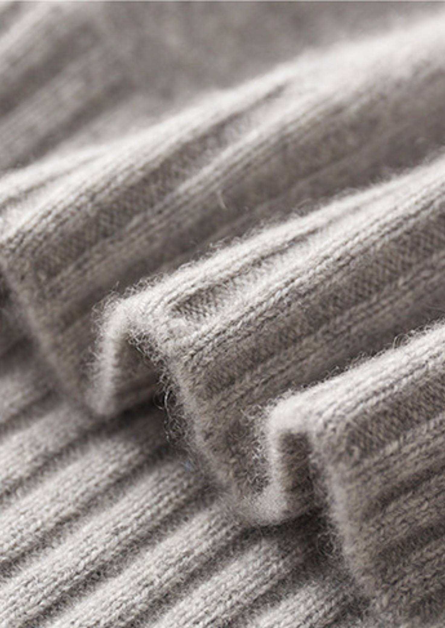 PURE CASHMERE MOCKNECK SWEATER EXCLUSIVE RELEASE