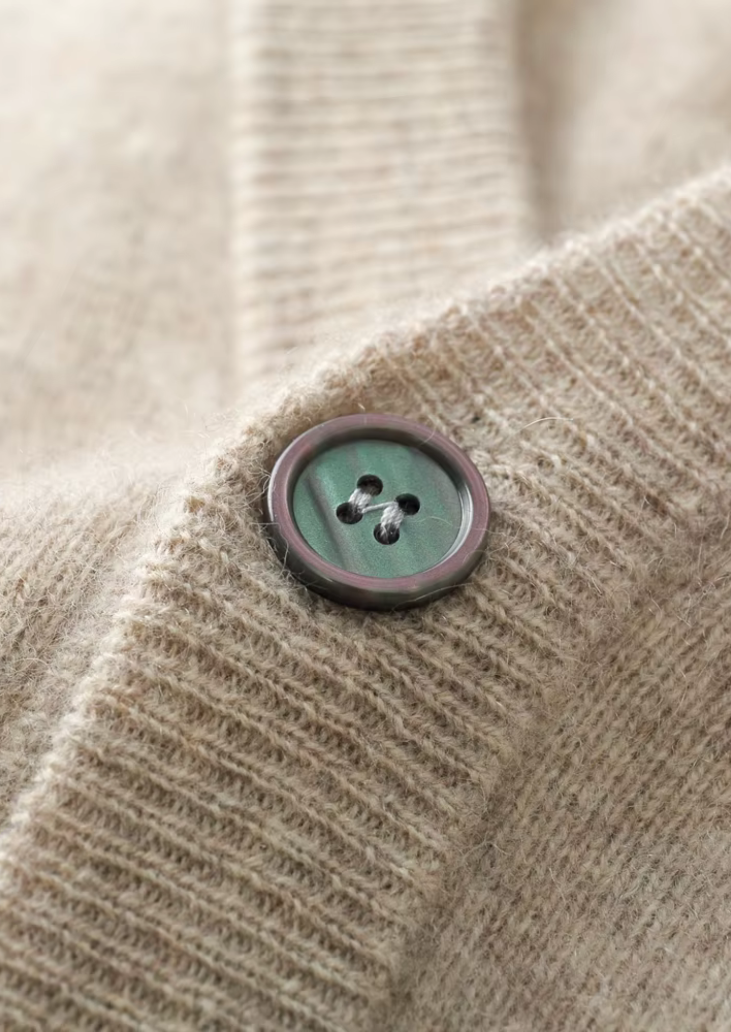PURE EXTRA-FINE MERINO WOOL ESSENTIAL CARDIGAN CLOUDWOOL®
