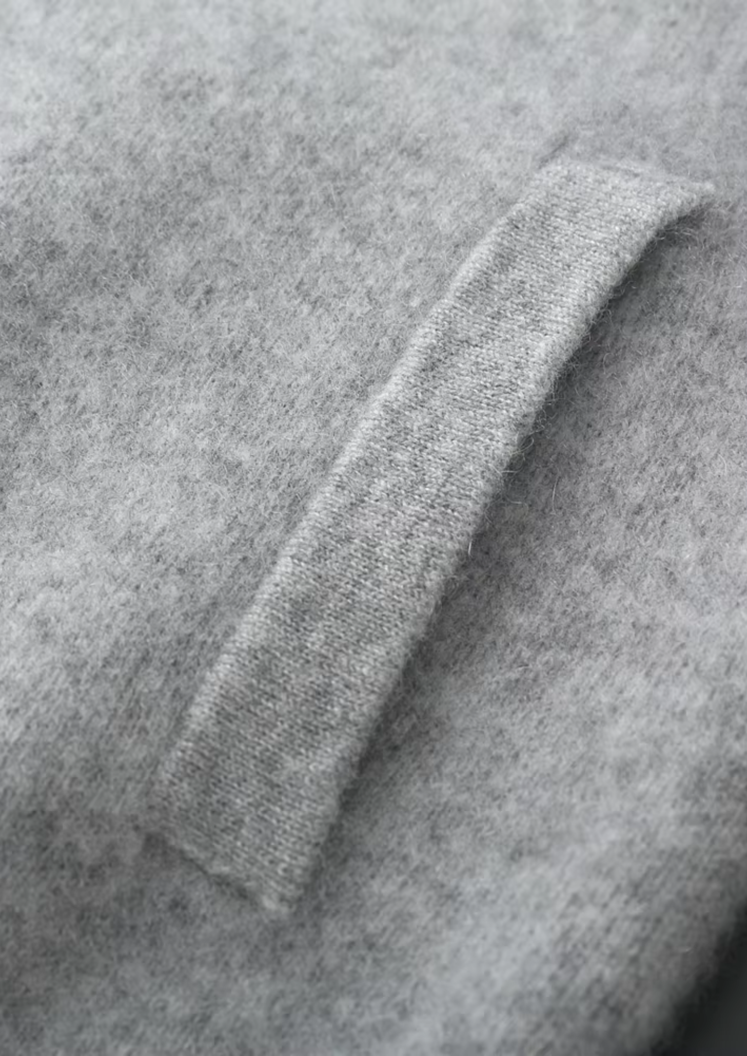 PURE EXTRA-FINE MERINO WOOL V-NECK CARDIGAN CLOUDWOOL®