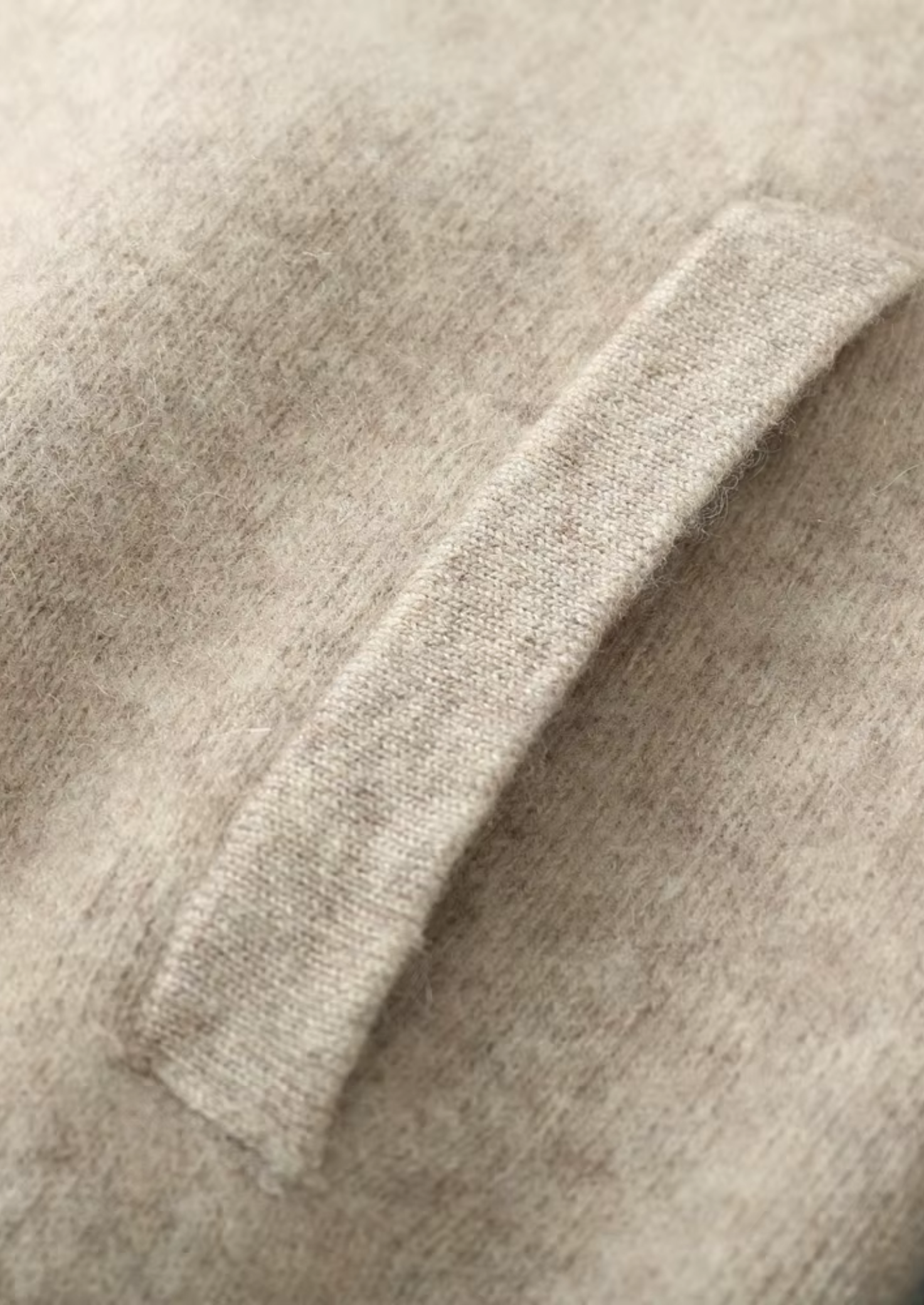 PURE EXTRA-FINE MERINO WOOL V-NECK CARDIGAN CLOUDWOOL®