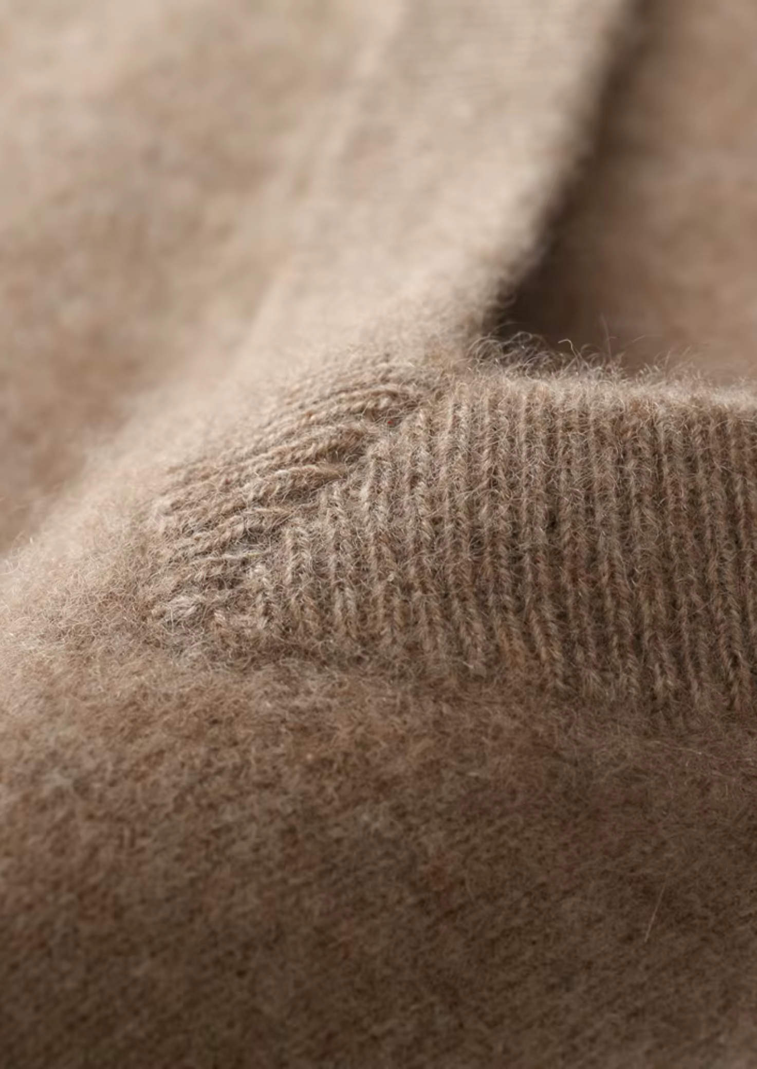 PURE EXTRA-FINE MERINO WOOL V-NECK VEST CLOUDWOOL®