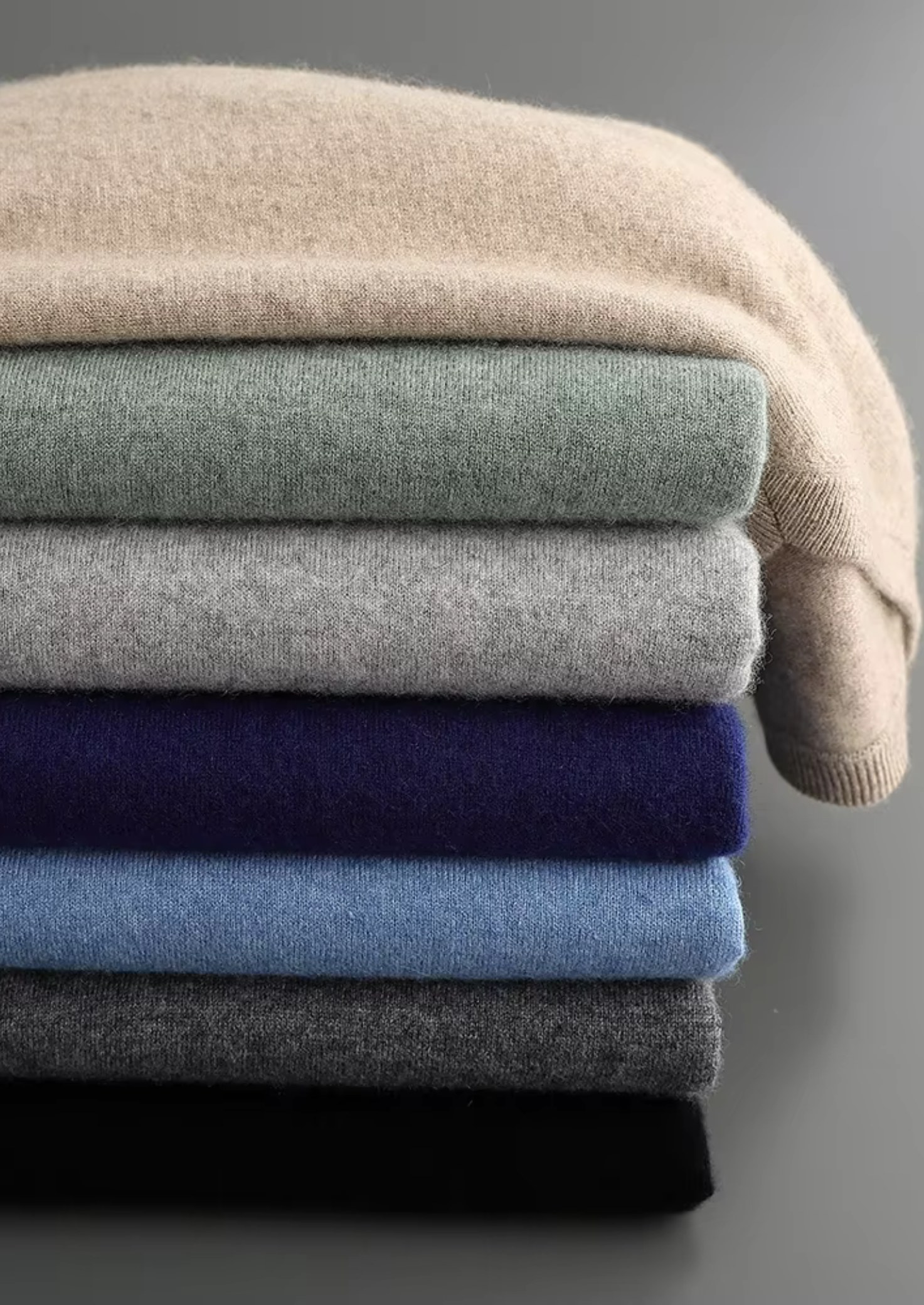 PURE EXTRA-FINE MERINO WOOL CLASSIC V-NECK SWEATER CLOUDWOOL®