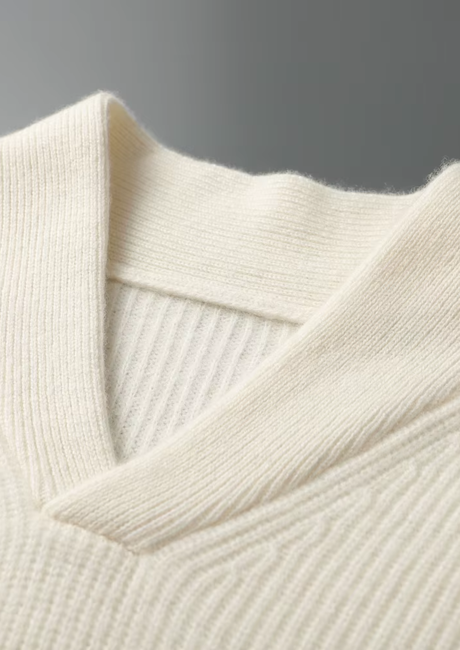 PREMIUM CASHMERE RIBBED V-NECK SWEATER EXCLUSIVE RELEASE