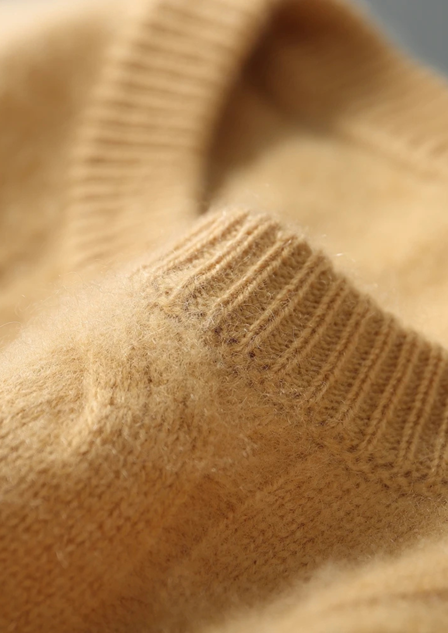 PREMIUM CASHMERE CABLE CREWNECK EXCLUSIVE RELEASE