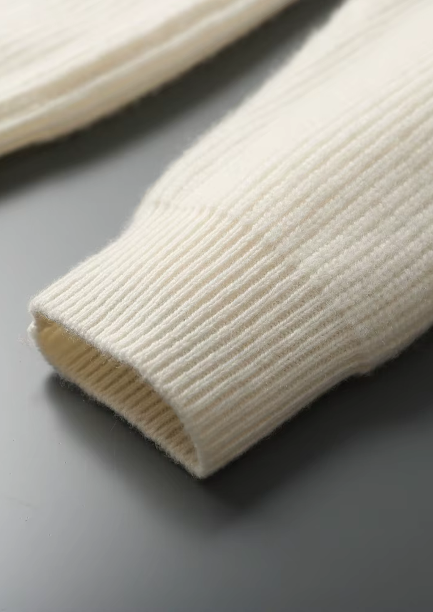PREMIUM CASHMERE RIBBED V-NECK SWEATER EXCLUSIVE RELEASE