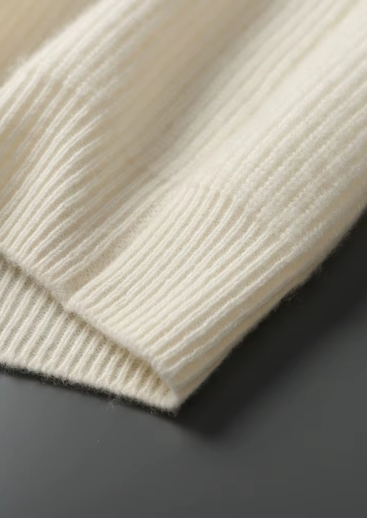 PREMIUM CASHMERE RIBBED V-NECK SWEATER EXCLUSIVE RELEASE