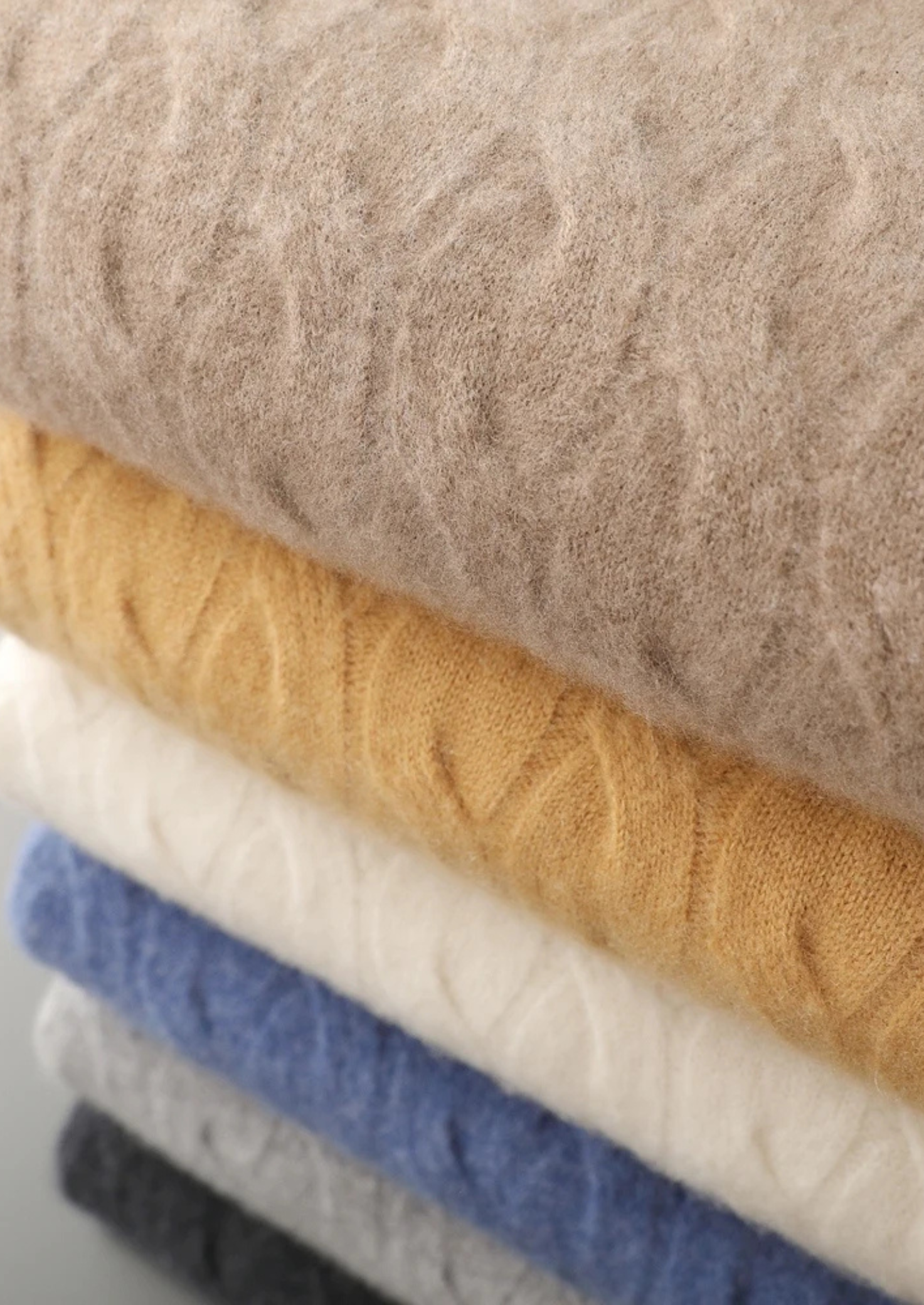 PREMIUM CASHMERE CABLE CREWNECK EXCLUSIVE RELEASE