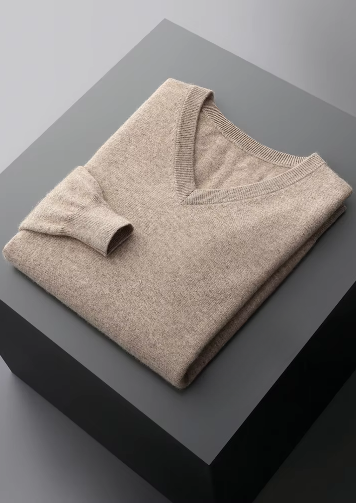 PURE EXTRA-FINE MERINO WOOL CLASSIC V-NECK SWEATER CLOUDWOOL®