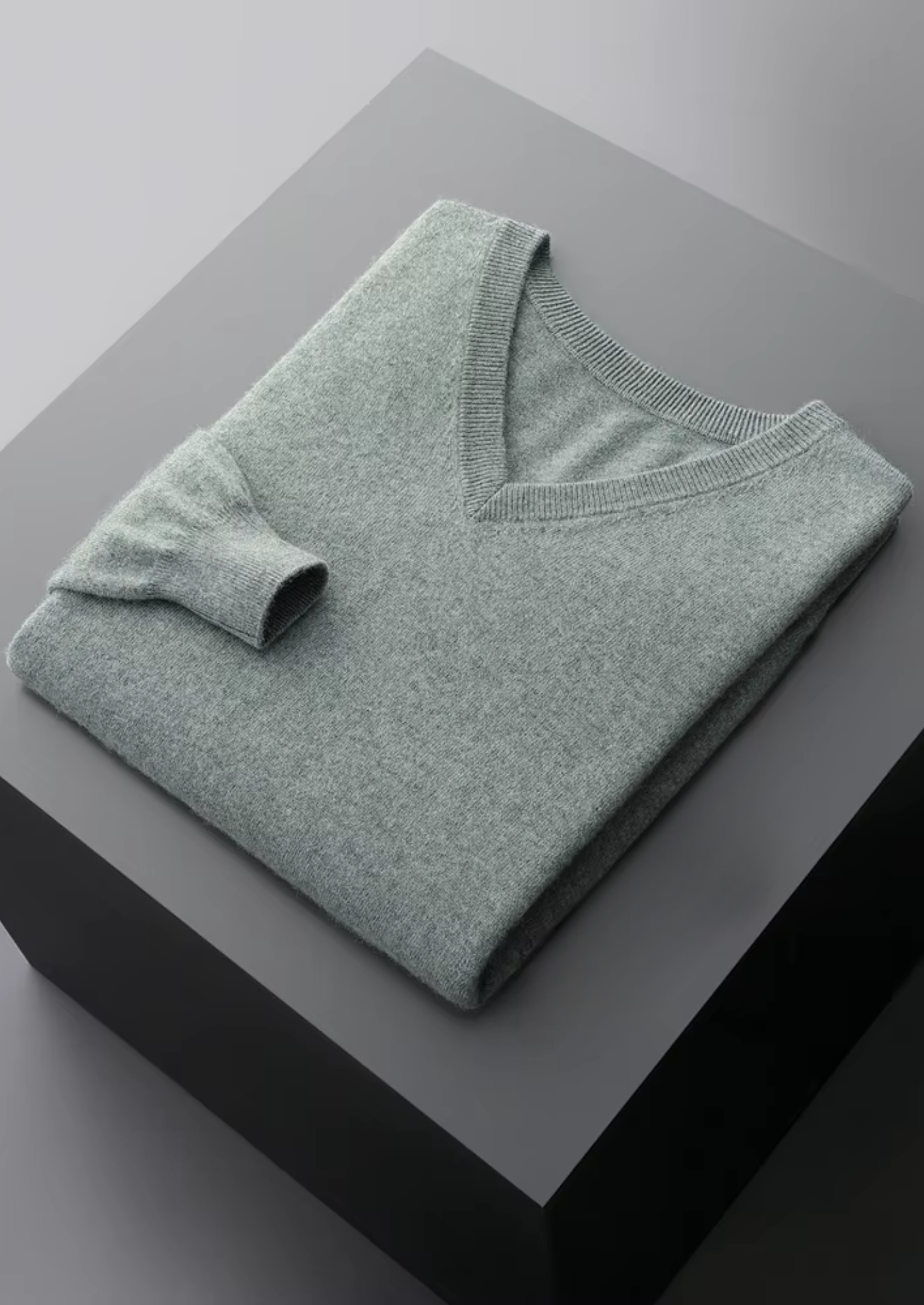 PURE EXTRA-FINE MERINO WOOL CLASSIC V-NECK SWEATER CLOUDWOOL®