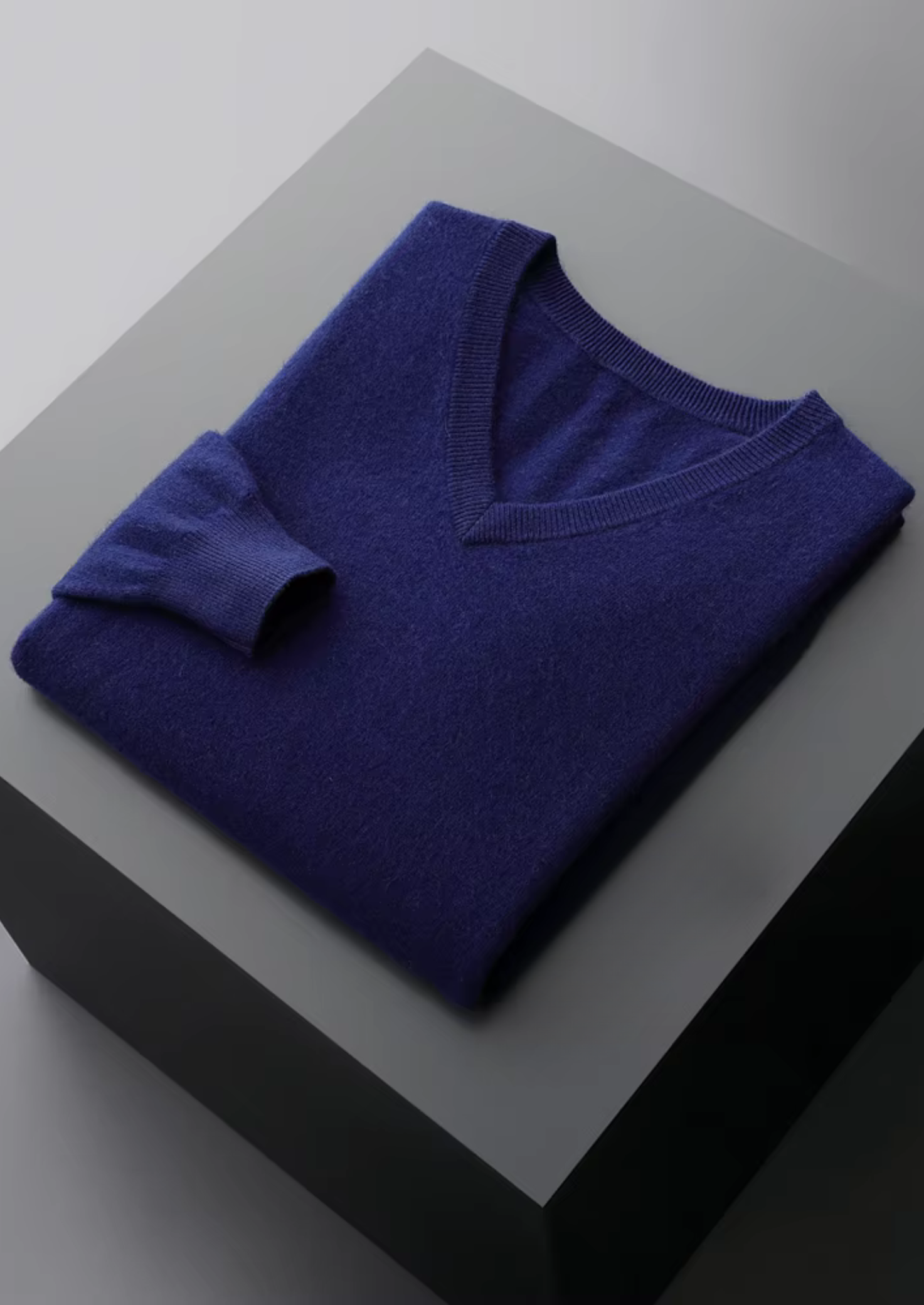 PURE EXTRA-FINE MERINO WOOL CLASSIC V-NECK SWEATER CLOUDWOOL®