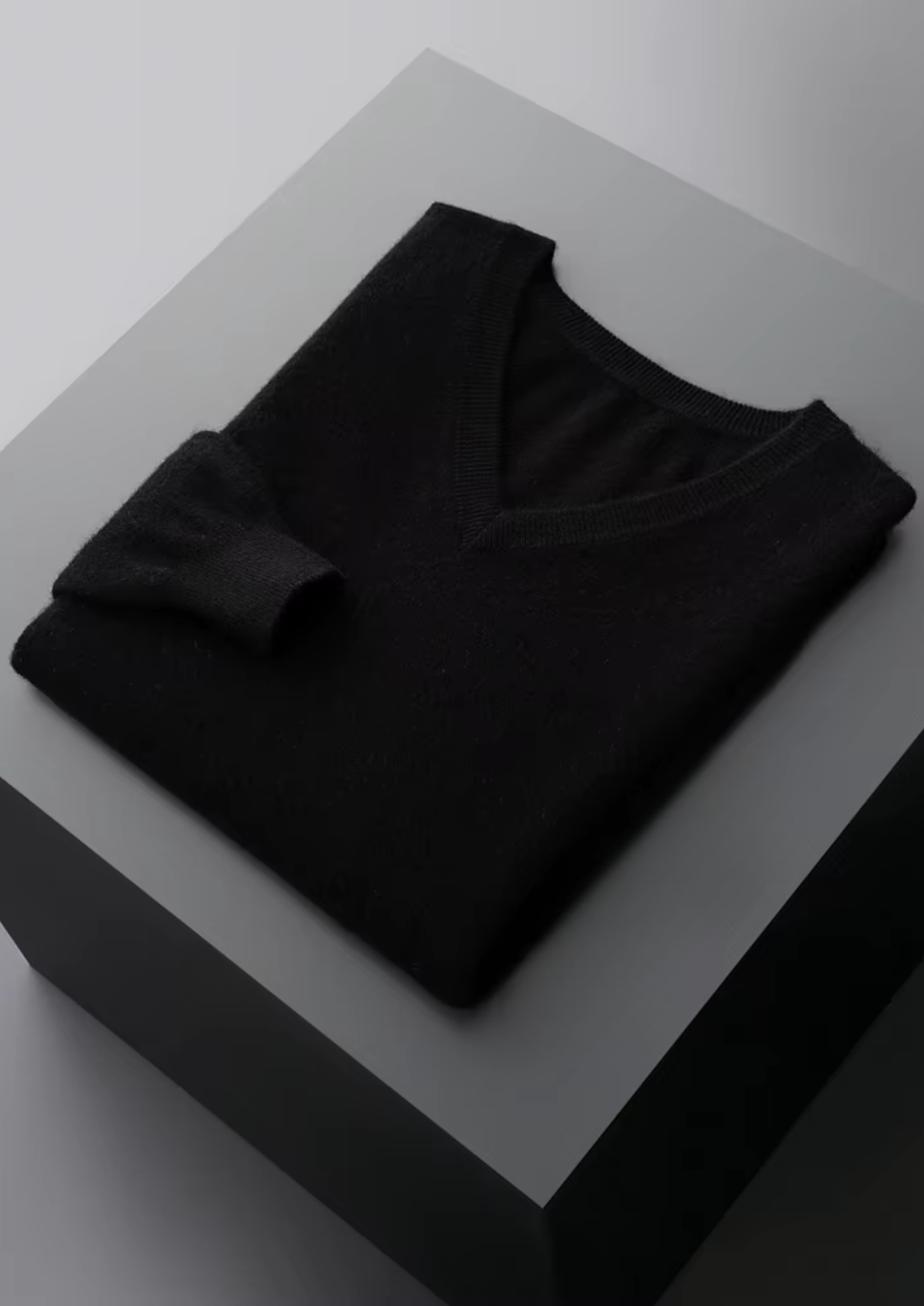 PURE EXTRA-FINE MERINO WOOL CLASSIC V-NECK SWEATER CLOUDWOOL®