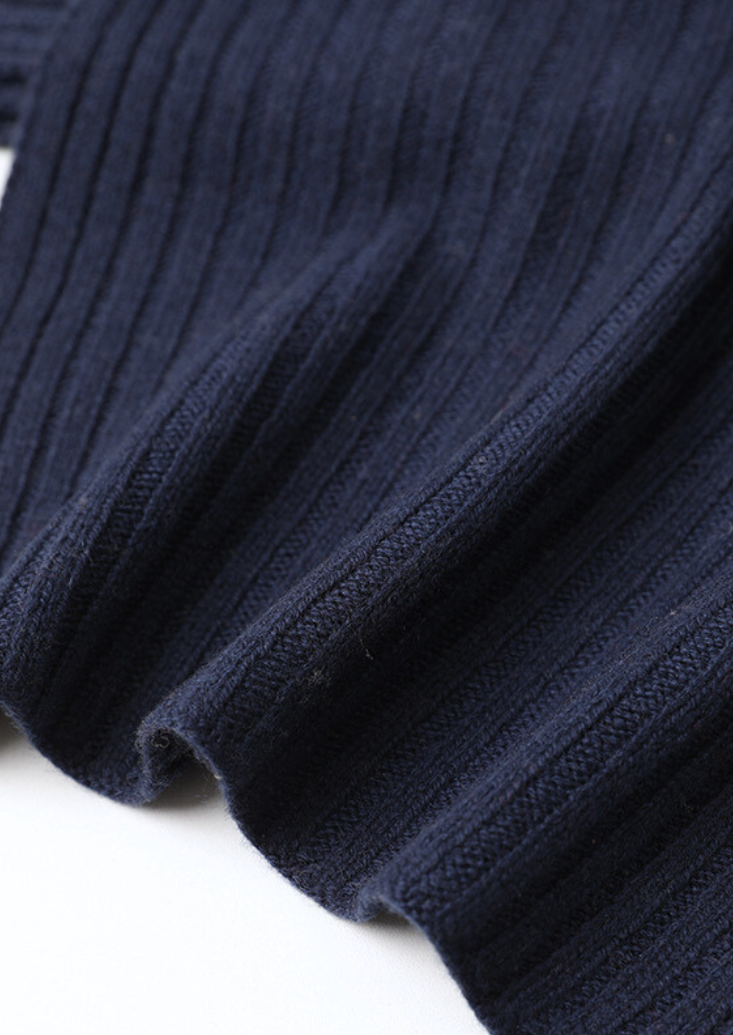 PURE EXTRA-FINE MERINO WOOL WINTERTIME ESSENTIALS - NAVY BLUE CLOUDWOOL®